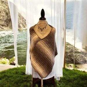 Vintage brown/ashbrown/creamy white poncho/shrug 75%acrylic/25%wool Soft & Warm